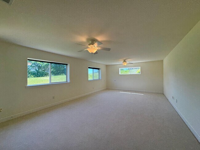 Building Photo - 6255 Peacock Way