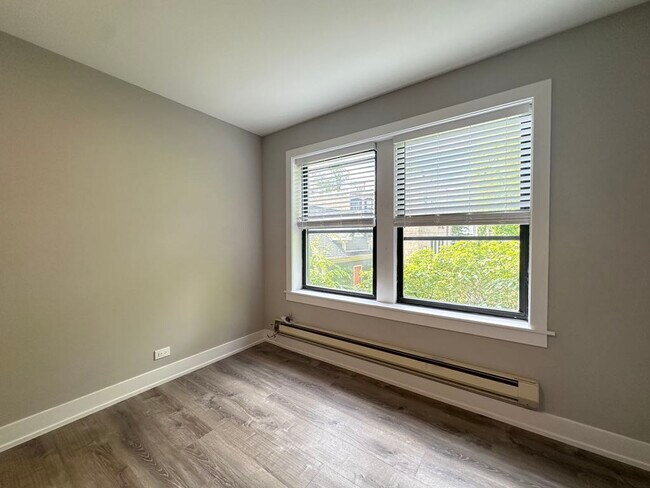 Building Photo - 4551 N Damen Ave