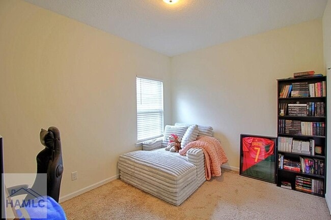 Building Photo - 452 Huntington Dr