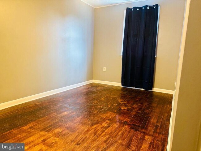 Building Photo - 2111 Vailthorn Rd