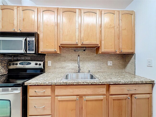 Building Photo - 2424 SE 17th St