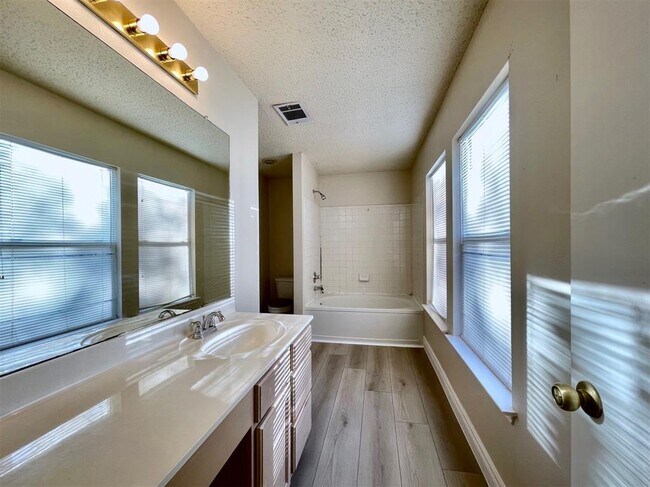 Building Photo - 2601 Byfield Dr