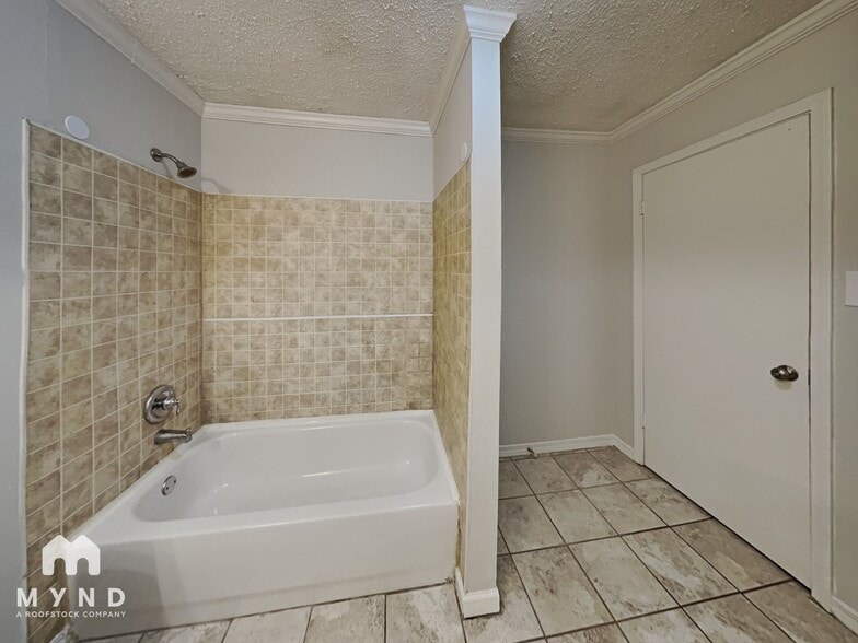 Building Photo - 4734 Bradford Dr