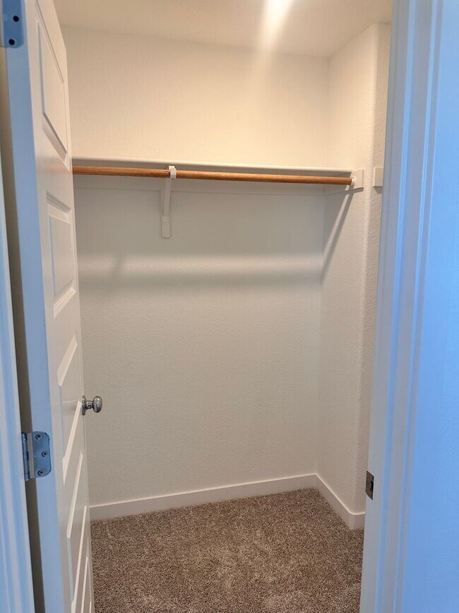 Building Photo - 1/2 off first full months rent with possession by 4/17/2026