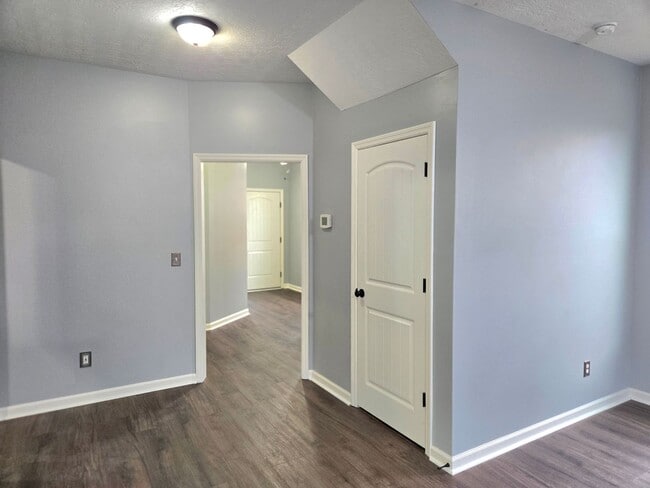 Building Photo - 3222 Alexandria Dr