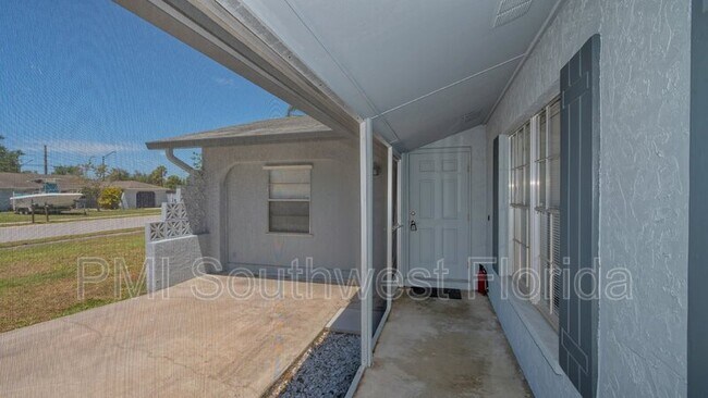 Building Photo - 3915 Allan Pl