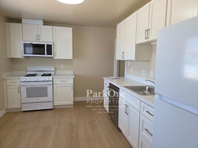 Building Photo - 919 Carpino Ave
