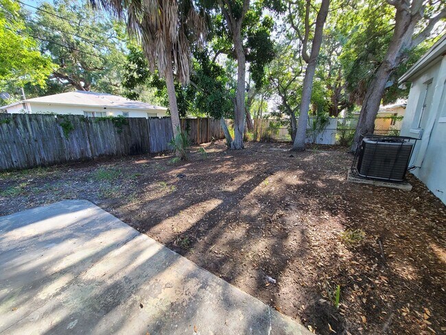 Building Photo - Stunning Corner-Lot Rental: 4BR/2BA with Courtyard