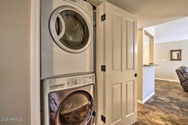 Building Photo - 609 S Priest Dr