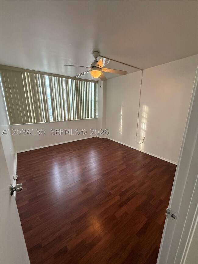 Building Photo - 1351 NE Miami Gardens Dr