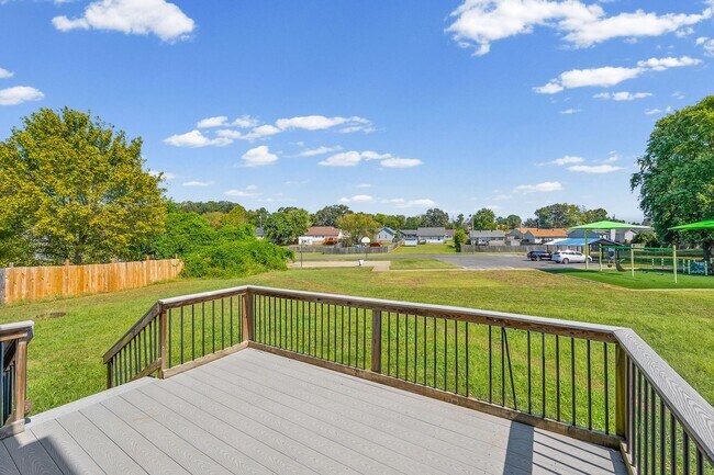 Building Photo - 409 Sandburg Dr