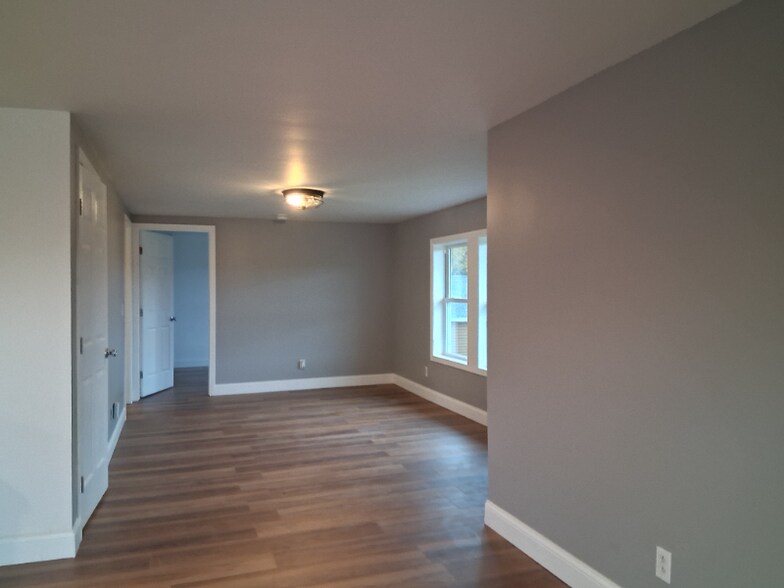 Building Photo - 17 Dickey Ln