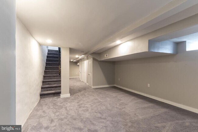 Building Photo - 5445 Ridge Ave