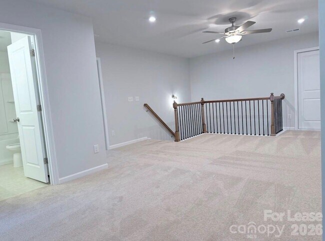 Building Photo - 3240 Laurel Brk Dr