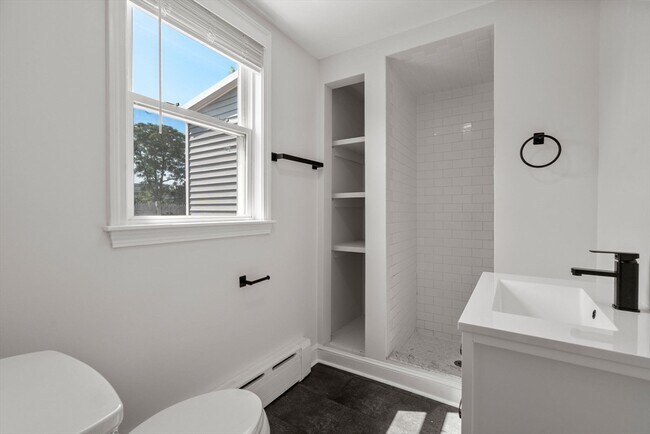 Building Photo - 45 Henshaw St