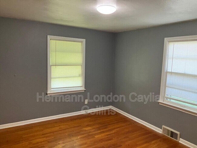 Building Photo - 8708 Granada Pl