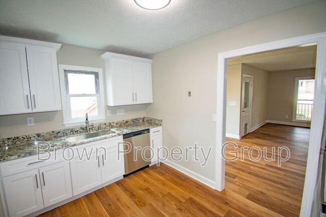 Building Photo - 6580 Applewhite Rd