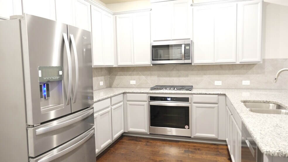 Building Photo - 332 Blackthorne Dr