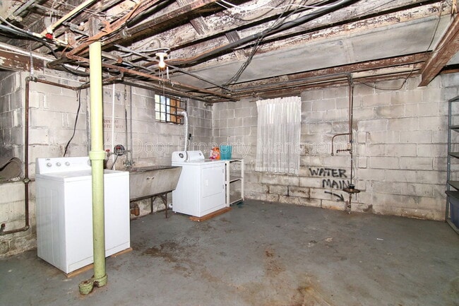 Building Photo - 6055 Central Ave