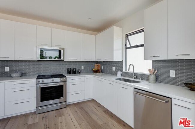 Building Photo - 3756 Brilliant Dr