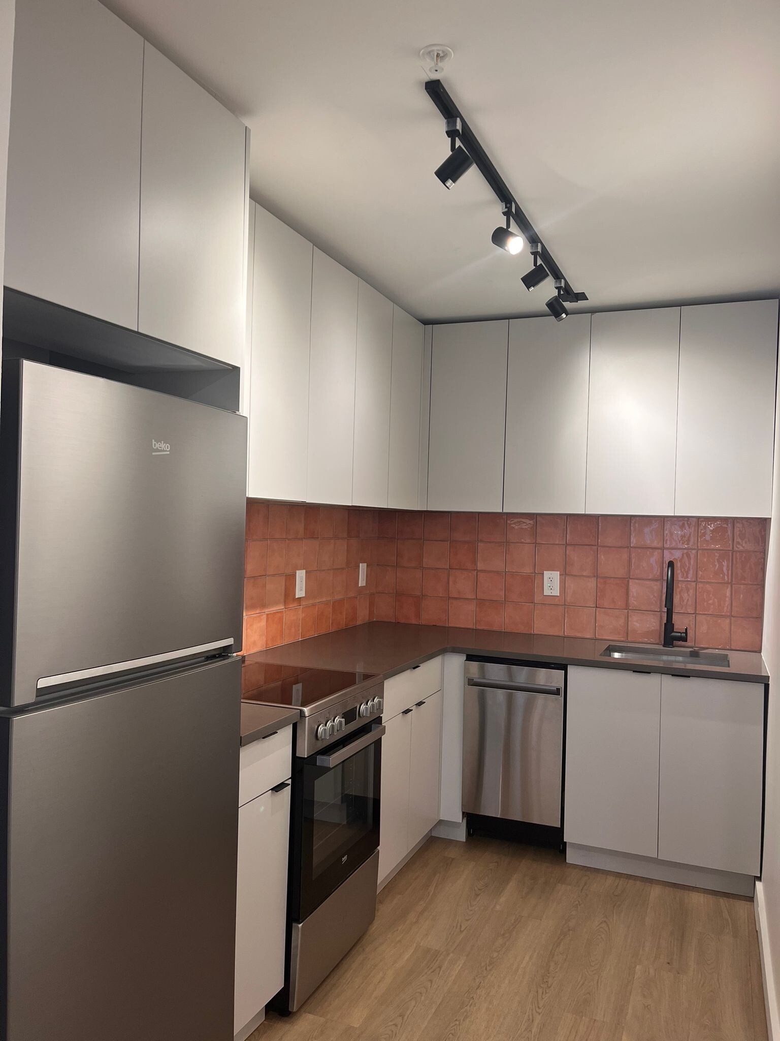 Building Photo - 329 Pacific Ave