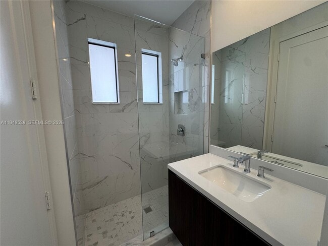 Building Photo - 19670 NE 14th Ct