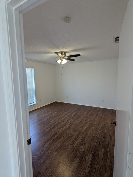 Building Photo - 2410 Cordoba Dr