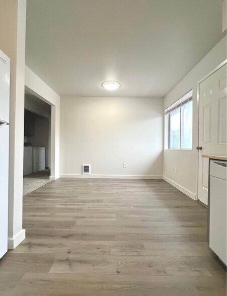 Building Photo - 511 W Brown Ave