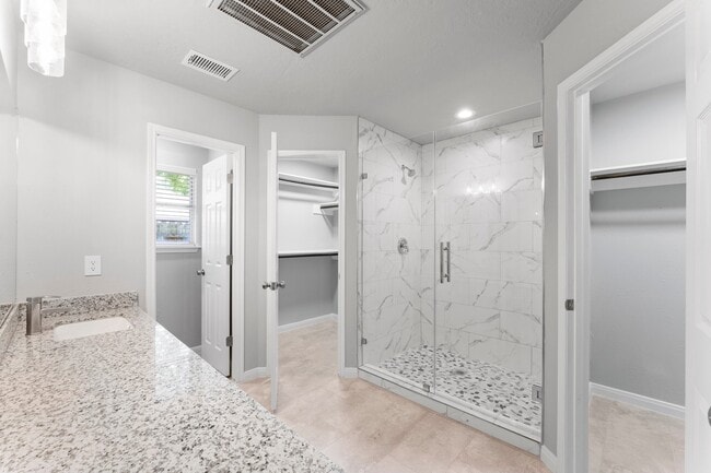 Building Photo - 10422 Rockcrest Rd