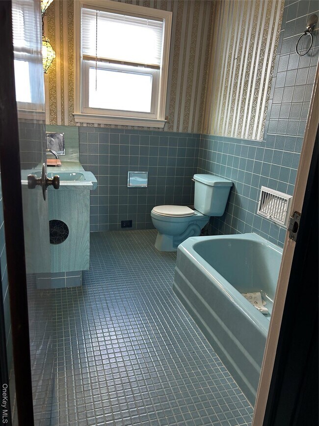 Building Photo - 125 W Hoffman Ave