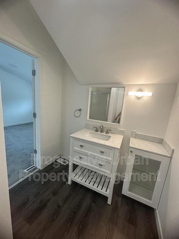 Building Photo - 1337 W 106th St