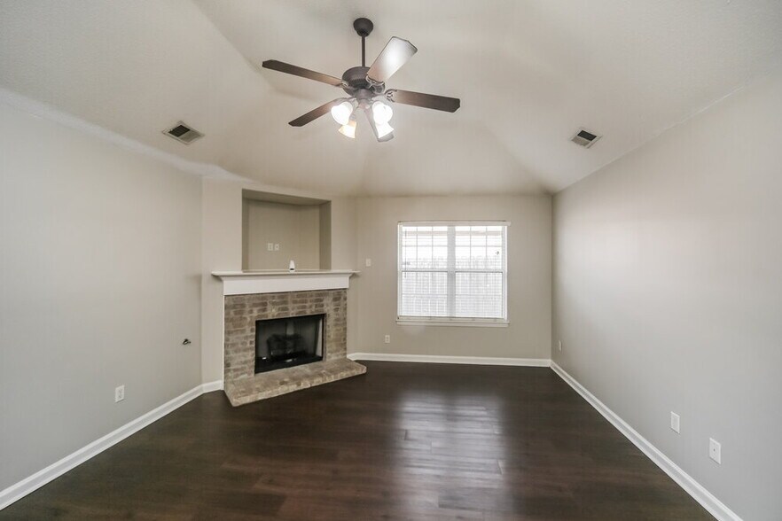 Building Photo - 1719 Brentford Cove