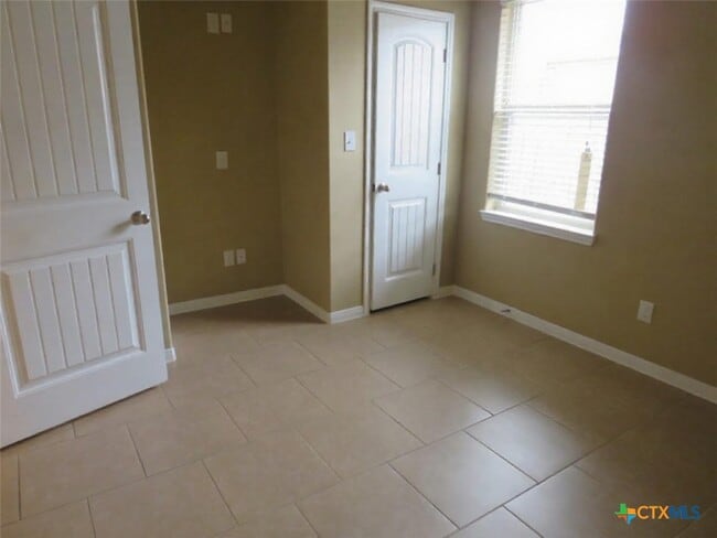 Building Photo - 4602 Cambridge Dr