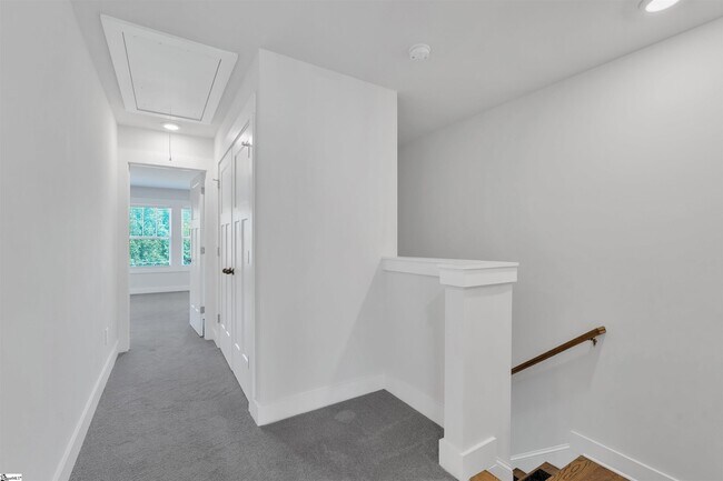 Building Photo - 46 Mardale Ln