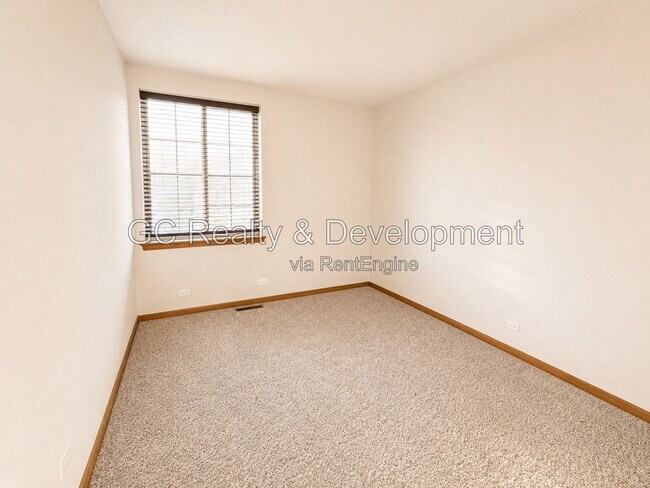 Building Photo - 312 Fieldstone Ct