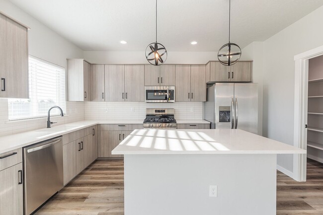 Building Photo - New 4 Bed 2.5 Bath House in Star