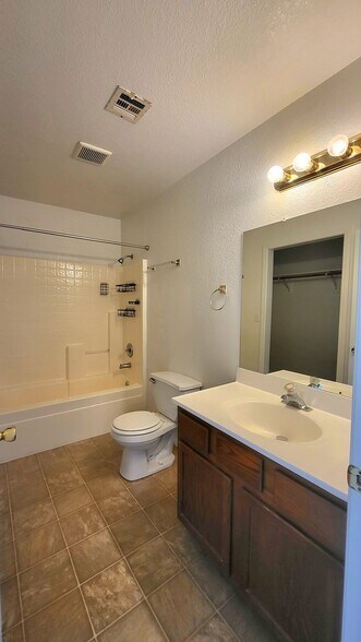 Building Photo - 2400 E Ambush St