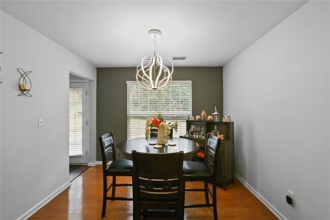 Building Photo - 1464 Gates Cir SE