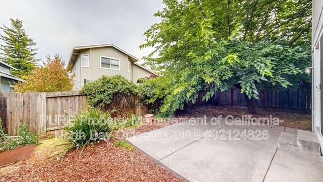 Building Photo - 2070 Pinercrest Dr