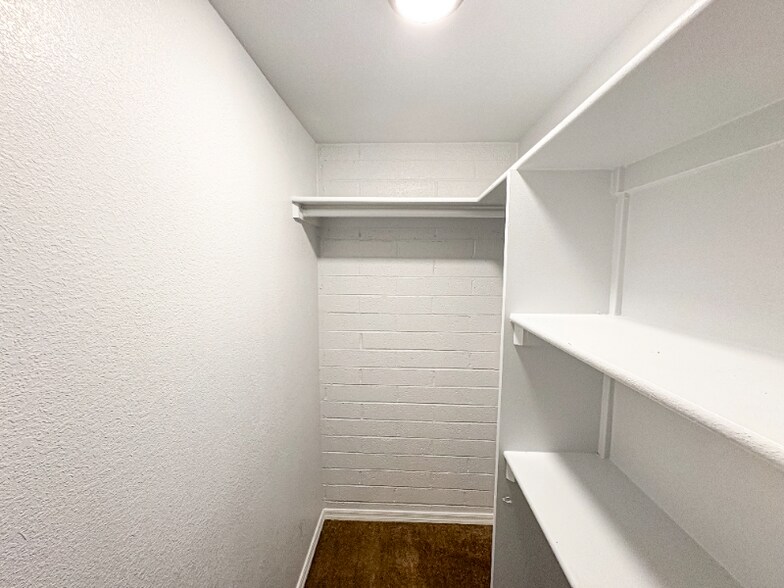 Building Photo - 6802 N 17th Ave