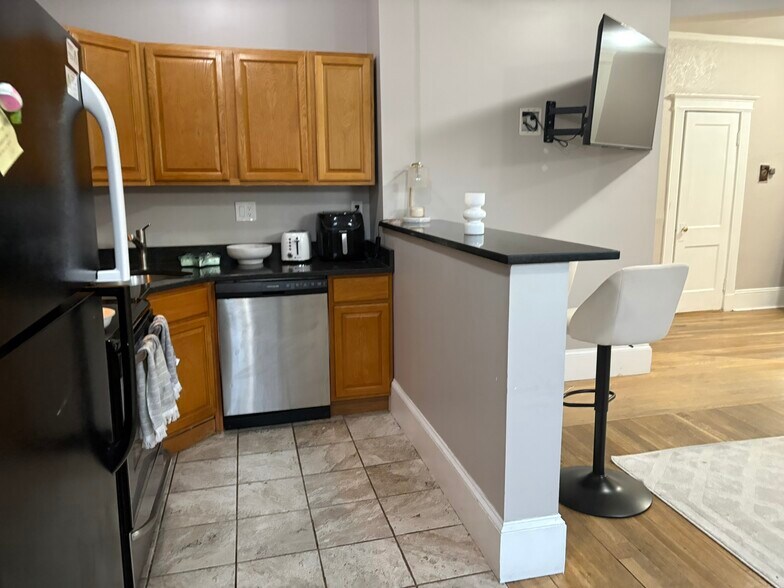 Building Photo - 1050 Commonwealth Ave