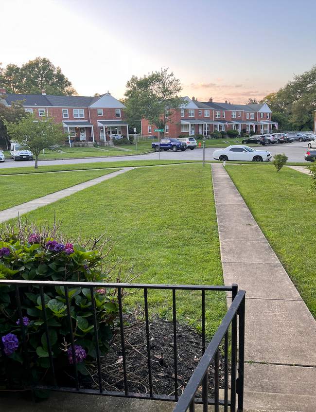 Building Photo - 3 Bedroom, 2 Bath Townhome in Towson, with...