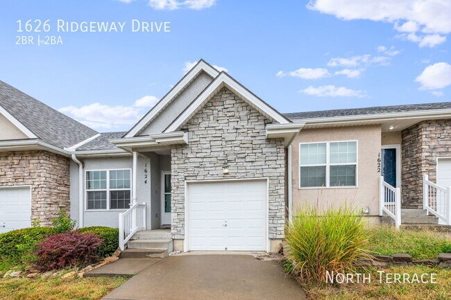 Building Photo - ? Gorgeous 2-Bedroom Townhome with a Huge ...