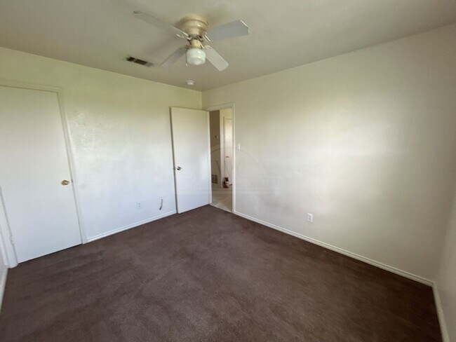 Building Photo - 5804 Greengate Dr
