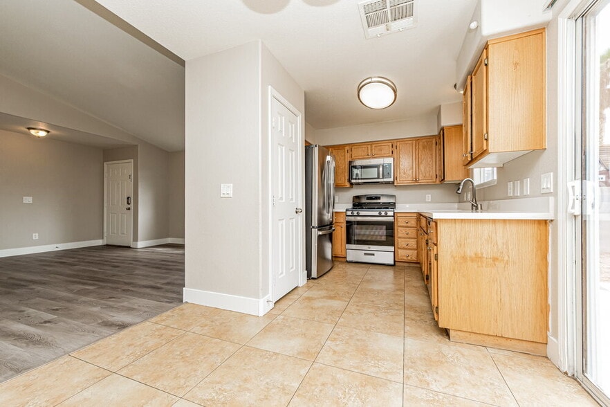 Building Photo - 7409 Hickory Hills Dr