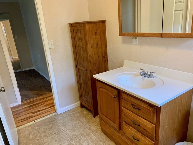 Building Photo - 2BR/1BA home available for rent on beautifully wooded lot in Vernon!