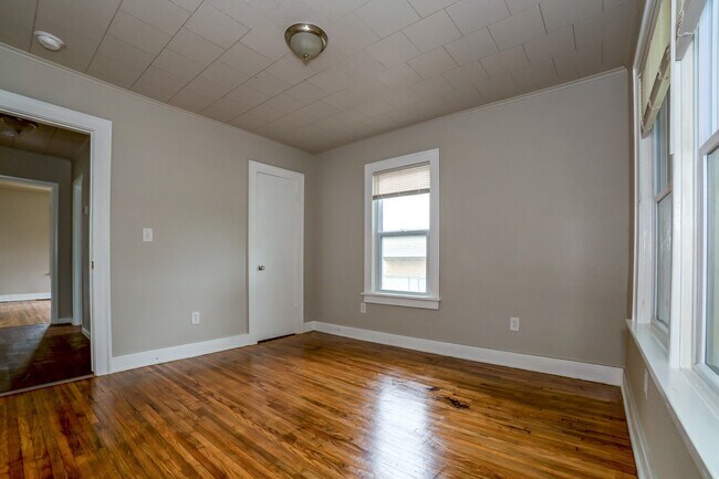 Building Photo - 1733 E Marshall St