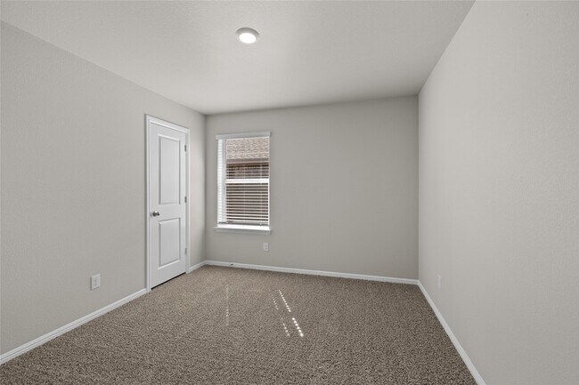Building Photo - 552 Crestridge Dr N