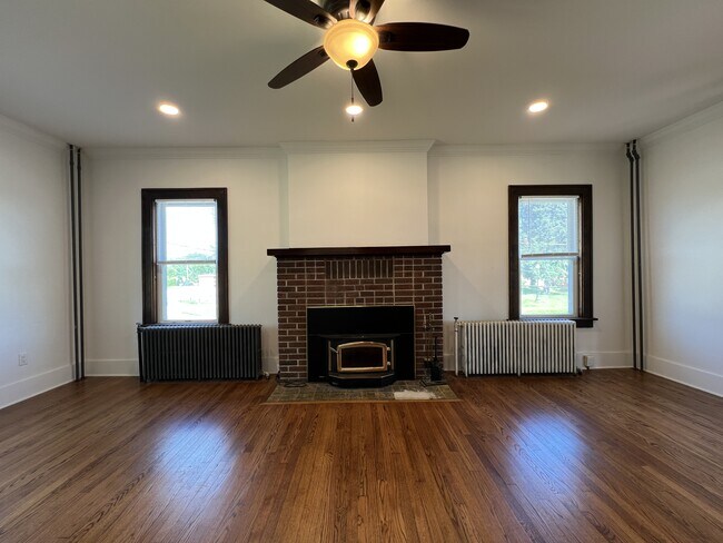 Building Photo - 1398 Alta Vista St