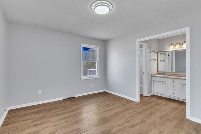 Building Photo - 204 Hattie Rd